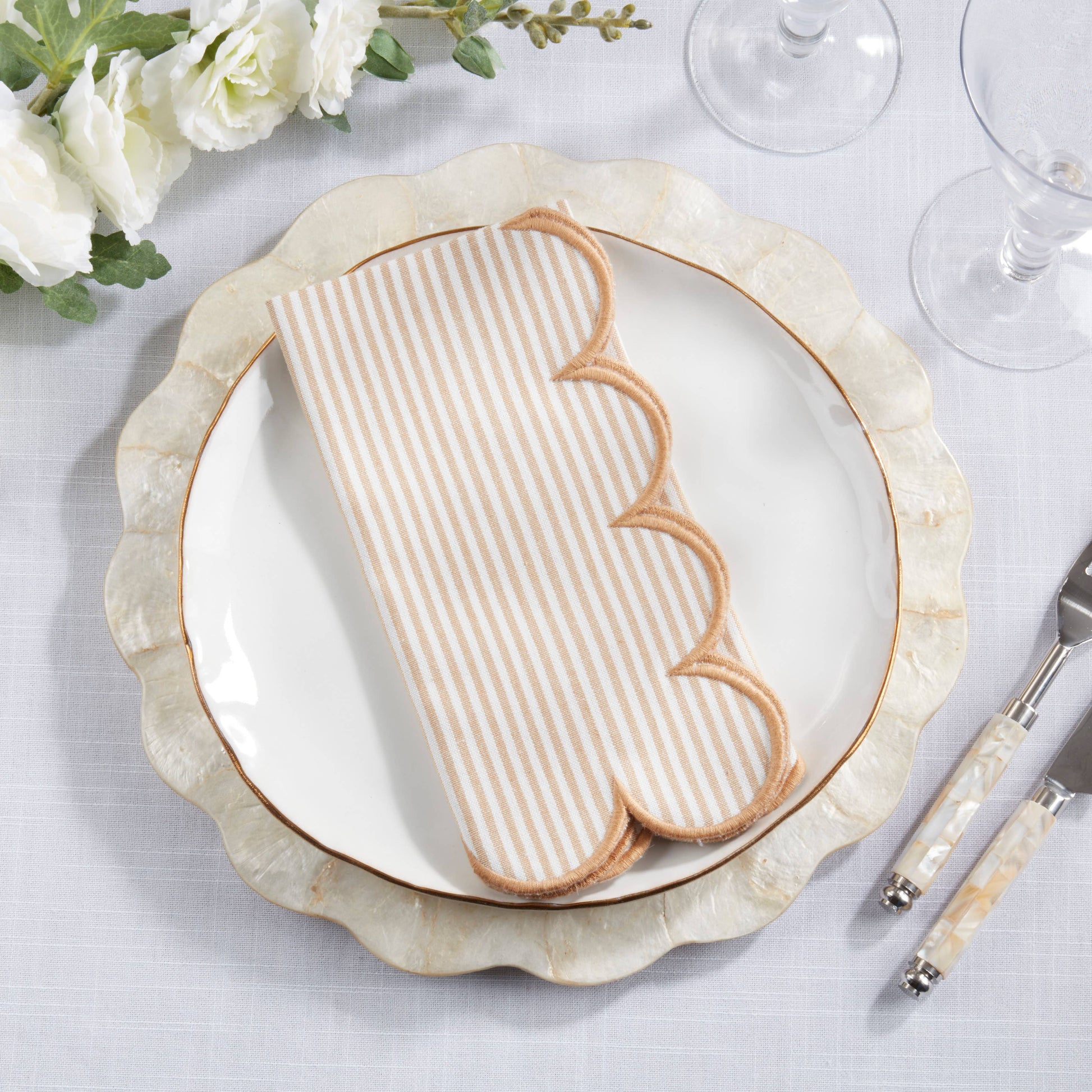 Scalloped Hem Strip Napkins | Set of 4
