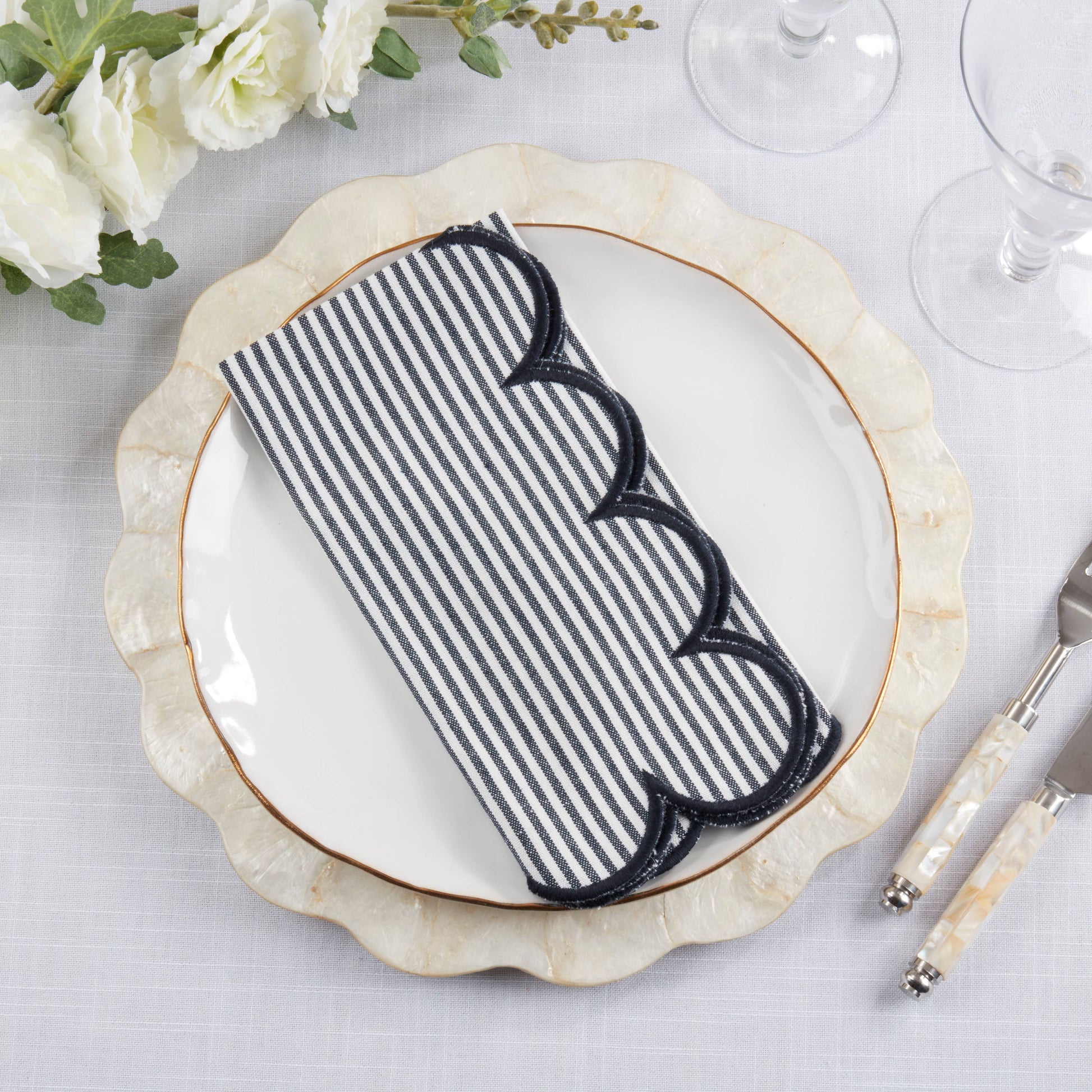 Scalloped Hem Strip Napkins | Set of 4
