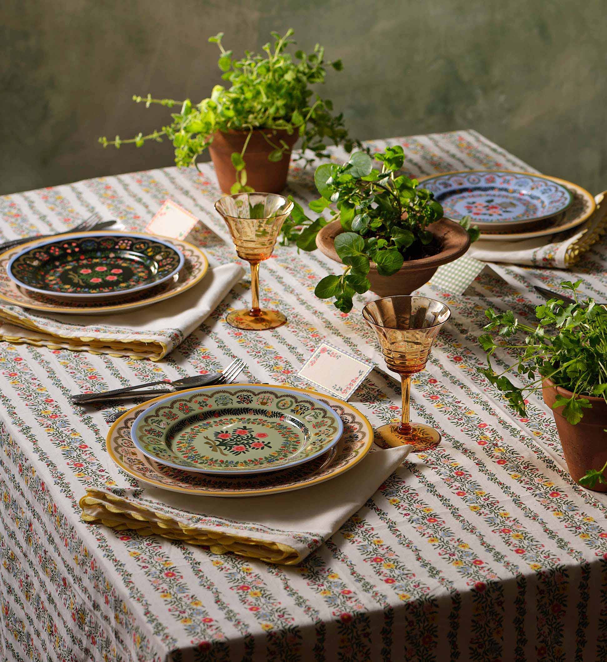 Rosette Porcelain Dessert Plate Set