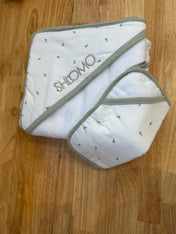 Solid Scalloped Hooded Towel and Washcloth Set