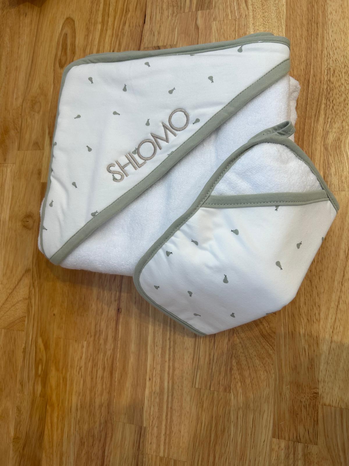 Solid Scalloped Hooded Towel and Washcloth Set