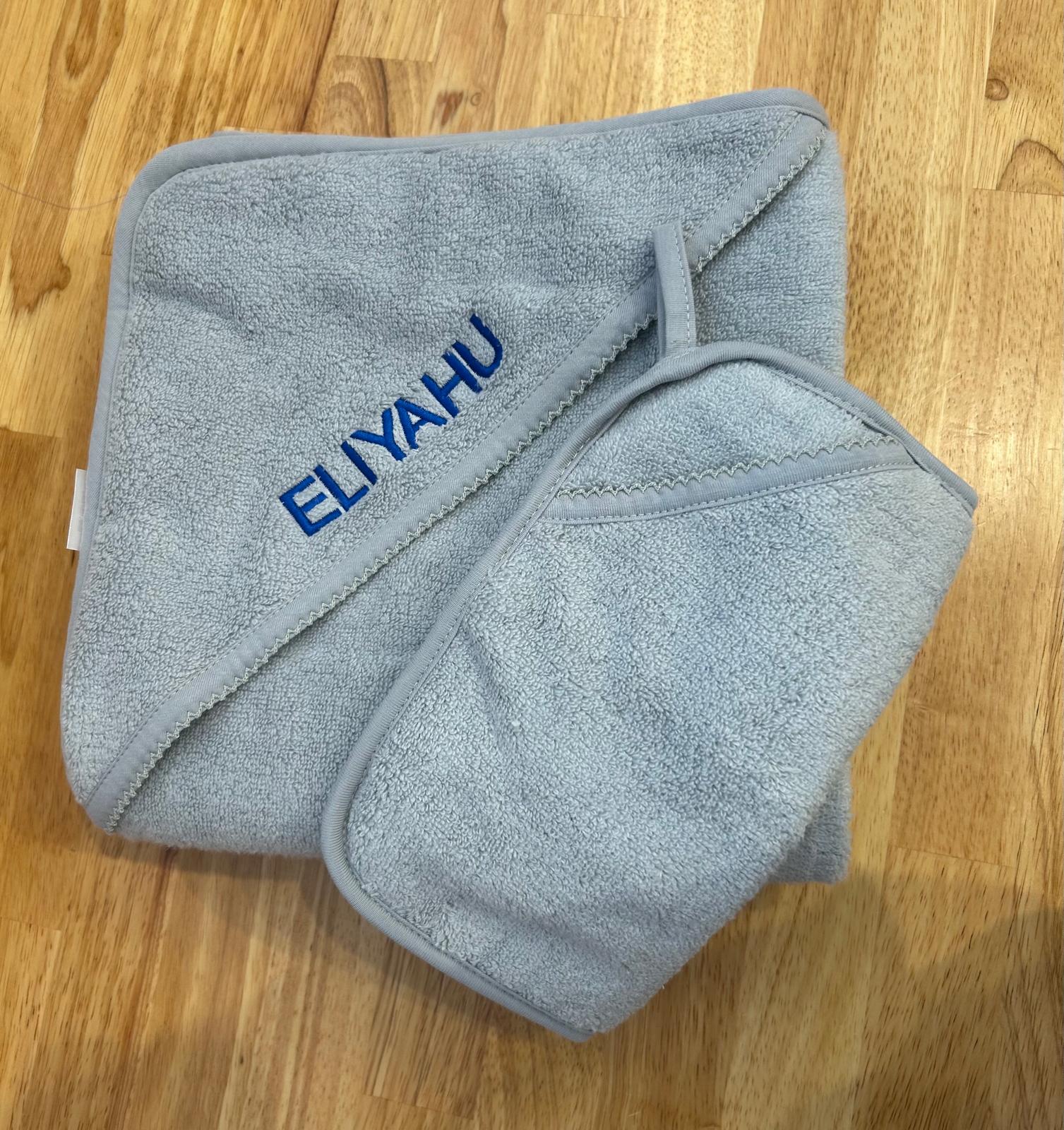 Solid Scalloped Hooded Towel and Washcloth Set
