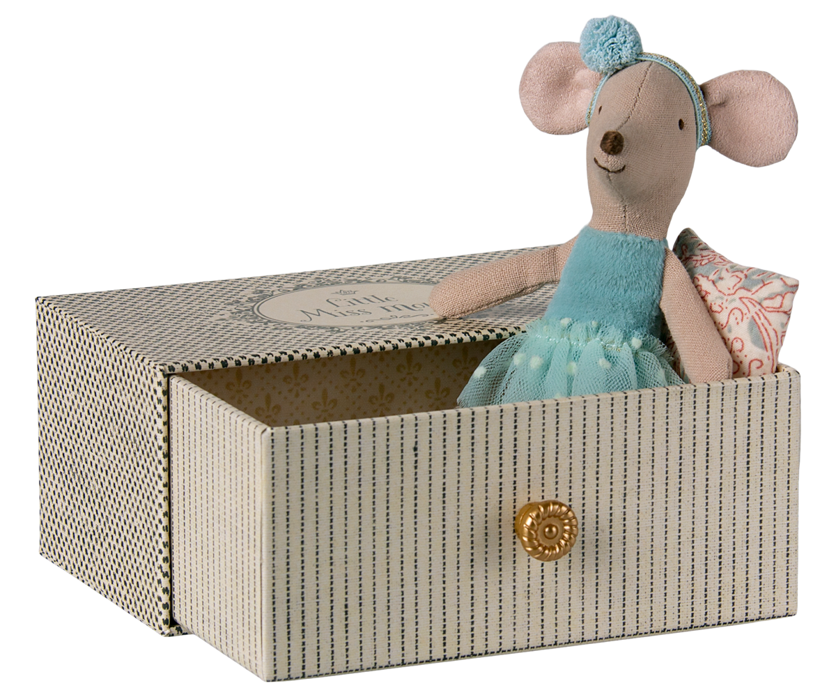 Dance Mouse in a Daybed